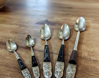 Cuchara demitasse tailandesa vintage de latón y ébano: pieza de colección ornamentada del sudeste asiático (pieza individual)