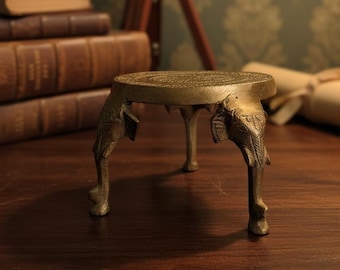 Chowki in ottone vintage, sgabello indiano Pooja (venduto singolarmente)