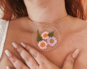 Floral resin gold choker