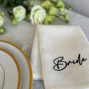 Personalized white linen napkins embroidered with custom name or initials, Wedding napkins, Name embroidered napkins, set of 1, 5 or 10