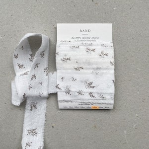 Nastro regalo 3,5 beige con motivo floreale, rami | bordo strappato, rispettoso dell'ambiente