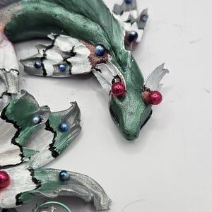 Mistletoe, cute sea dragon sculpture