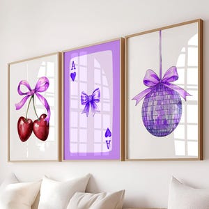 Conjunto de arte de parede com laços lilás da moda, 3 pôsteres femininos coquete, decoração de apartamento universitário, impressão de laços em aquarela, decoração de quarto coquete para impressão