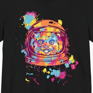 Camiseta unisex con dibujo de gato astronauta, camiseta con gráfico de gatito espacial neón, camiseta con gato galáctico, camiseta con gato del espacio exterior, lindo regalo para amantes de los gatos