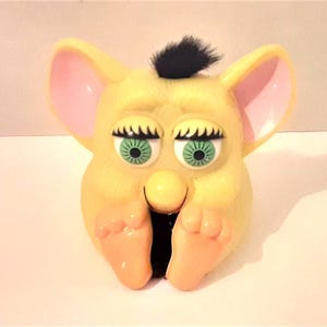 Furby McDonald&#39;s Toy Yellow and Black Squeaks Vintage 1998