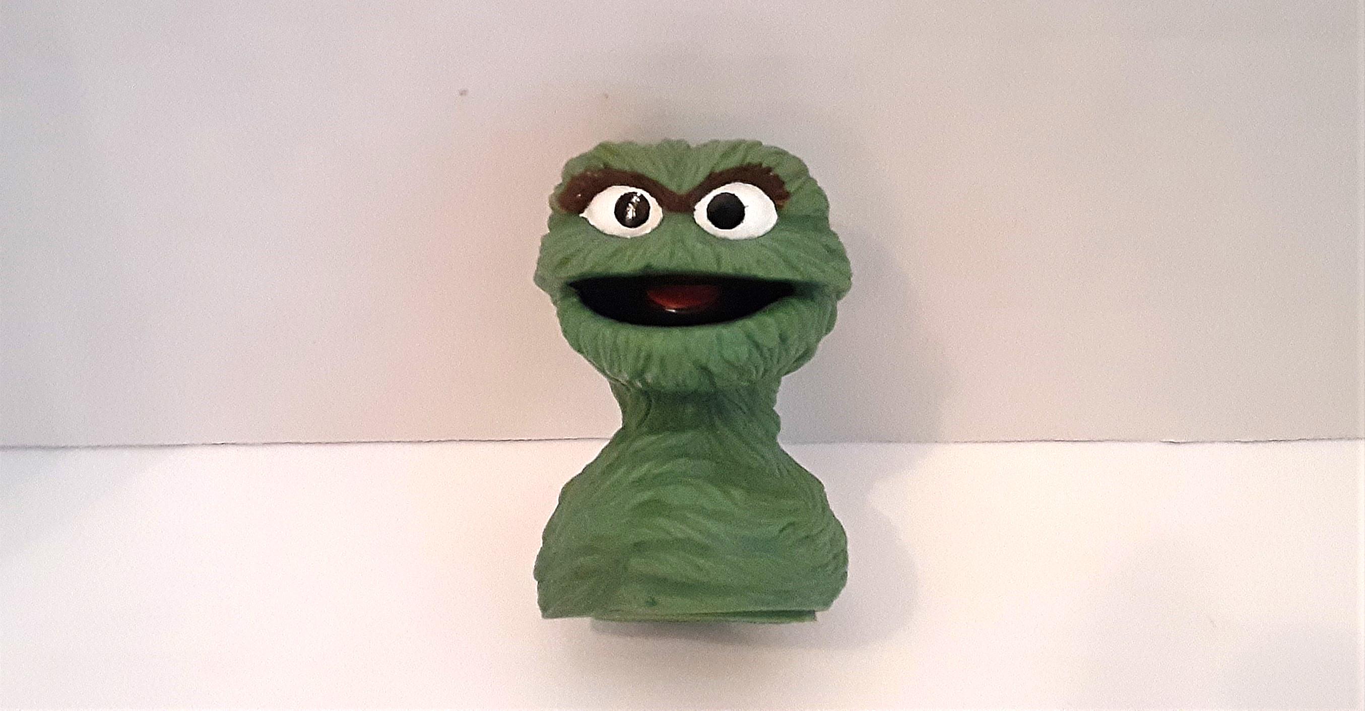 Sesame Street Oscar the Grouch Finger Puppet PVC Muppets