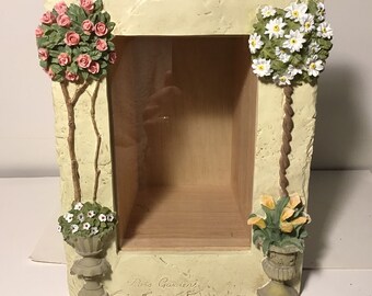 Framed garden display shadow room box