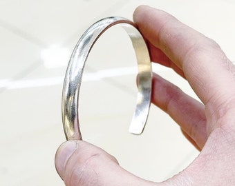 JHB NAVAJO 925 Sterling Silver Vintage Shiny Sculpted Bangle
