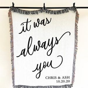 Personalized Wedding Blanket, MR and MRS Custom Blanket, Wedding Gift, Engagement Gift, Housewarming Gift, Anniversary Gift, Couples Gift