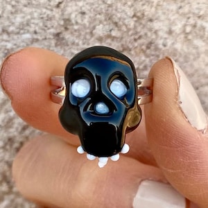 Schwarzer Schädel Ring, verstellbarer Glasring, Halloween Accessoire, Gothic Schmuck, Glasschädel Anhänger, Schädel Schmuck Set, Halloween Schmuck