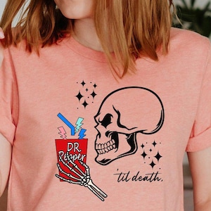Shirt Dr. Pepper skelet, shirt Dr. Pepper tot de dood, T-shirt Halloween, skelet drinken cadeau, shirt Halloween-feest, T-shirt spookachtig seizoen
