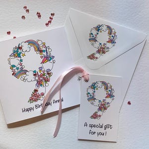 Magnifique carte personnalisée licorne pour son 9e anniversaire. Fantastique pour les amateurs de licornes !  Numéro 9. Carte d'âge de l'enfant. Carte d'anniversaire pour un enfant de 9 ans
