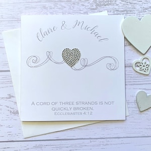 Carte de mariage chrétienne personnalisée avec les mots « Une corde de trois brins ne se casse pas rapidement » Ecclésiaste 3:12