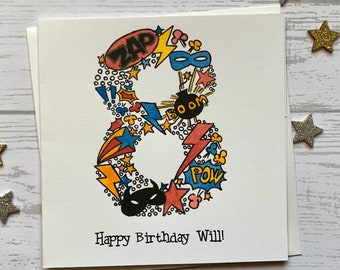 Carte personnalisée pour le 8e anniversaire de super-héros. Illustration aquarelle de style dessin animé du chiffre 8 avec des détails métalliques argentés. Huit