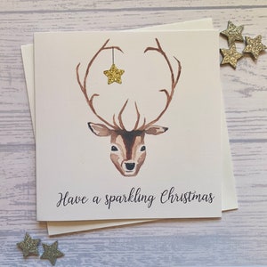 Paquet de cartes de Noël.  Beau renne aquarelle. Étoile d'or, cartes de Noël de luxe. Mousseux.