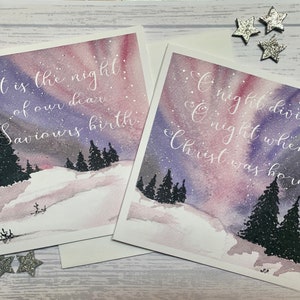 Lot de cartes de Noël chrétiennes de luxe.  Belle scène de neige embellie à la main avec des mots de Sainte nuit écrits dans le ciel