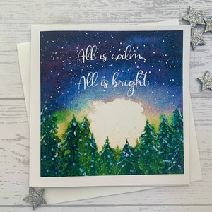 Paquet de cartes de Noël.  Magnifique paravent d'hiver avec des détails déjoués à la main. Tout est calme, tout est lumineux. Cartes de Noël de luxe