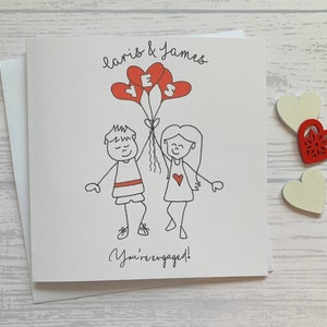 Belle carte de fiançailles personnalisée. Illustrations fantaisistes avec un joli couple tenant des ballons rouges qui disent "oui".