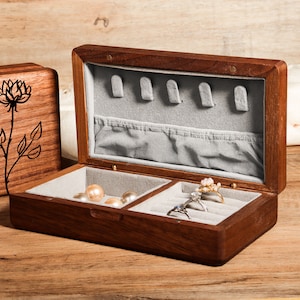 Schmuckkästchen mit Gravur - Personalisiertes Reiseetui für Frauen - Brautjungferngeschenk - Schmuckschatulle aus Holz, personalisiertes Schmuckkästchen