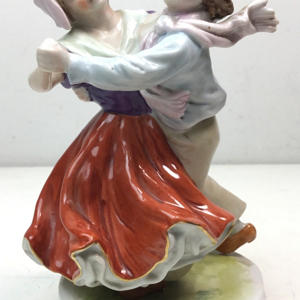 Scheibe-Alsbach - dancing boy and girl