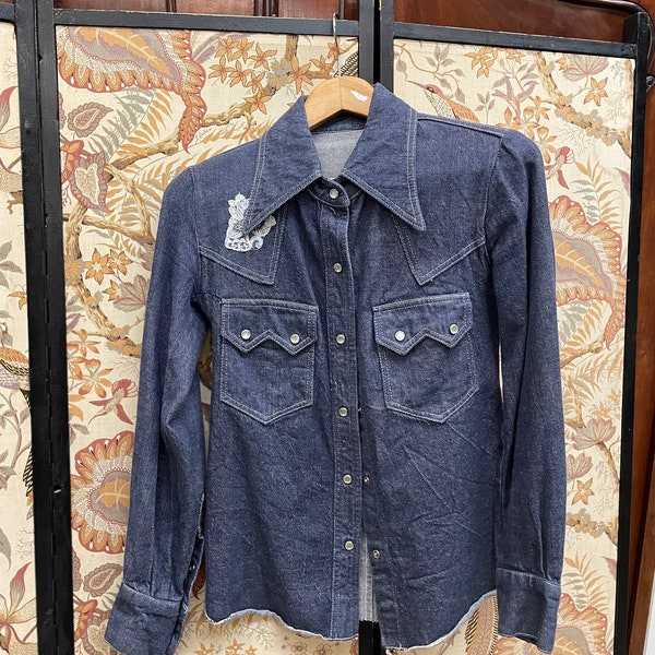 1970s Denim Blouse with Big Collar and Small Lace Patches - High Fashion Vintage Women's Top