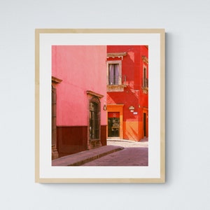 Impresión artística imprimible con paredes rosas y rojas de San Miguel de Allende, México, decoración de pared con descarga digital, decoración de pared de galería y hogar de moda