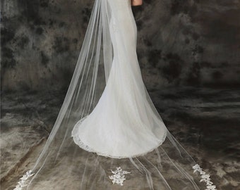 Romatic Floral Lace Trim Cathedral Wedding Veil/ Single layer floral lace veil without blusher