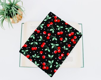 Funda para libros con diseño de cerezas / Estuche para libros / Cubierta para libros / Funda acolchada para libros / Protector de libros / Lunares / Regalo para amantes de los libros / Regalo para ella