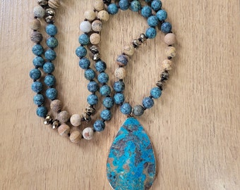 Impresionante colgante de turquesa africana. Cuentas de Mala. Protección espiritual, collar hecho a mano.