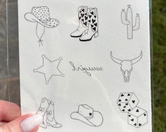 カウガールをテーマにしたミニマリストのタトゥー