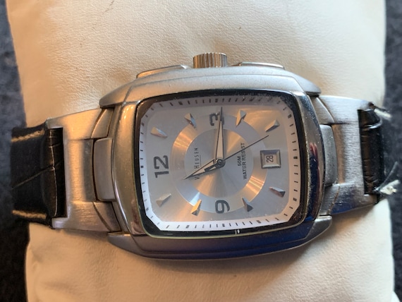 Vintage Retro Van Heusen Silver Tone Mens Tank Style Quartz Watch