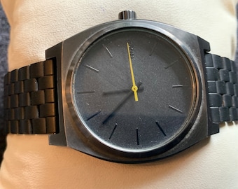 Nixon Minimal Original Quartz Schwarz Ton Herrenuhr