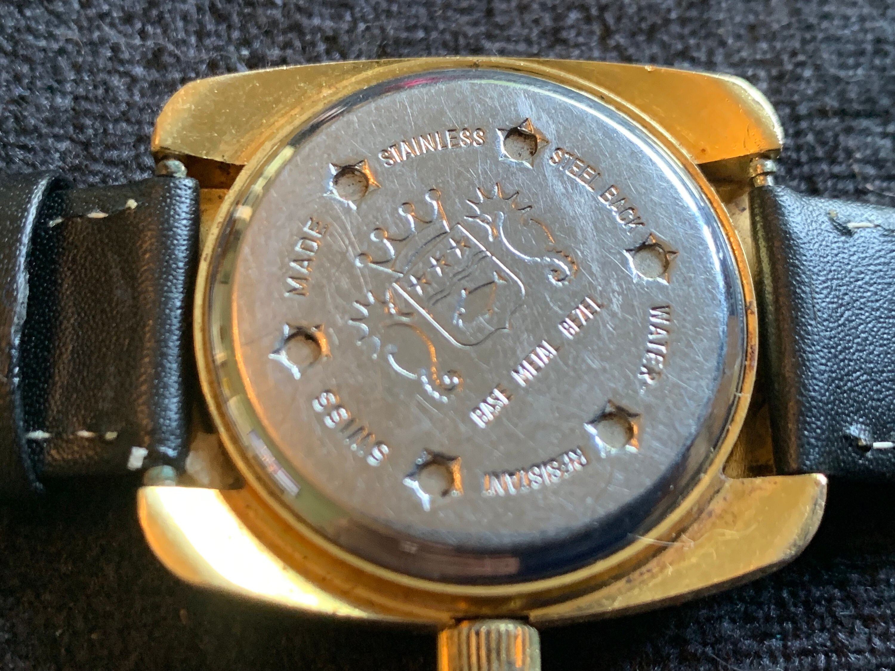 Vintage Rare Vintage Sicura 17 Jewel Turtle / UFO Mens Watch Gold