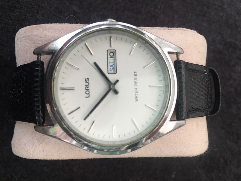 Vintage Retro Lorus Silver watch Year-end annual account tone Some reservation Mens