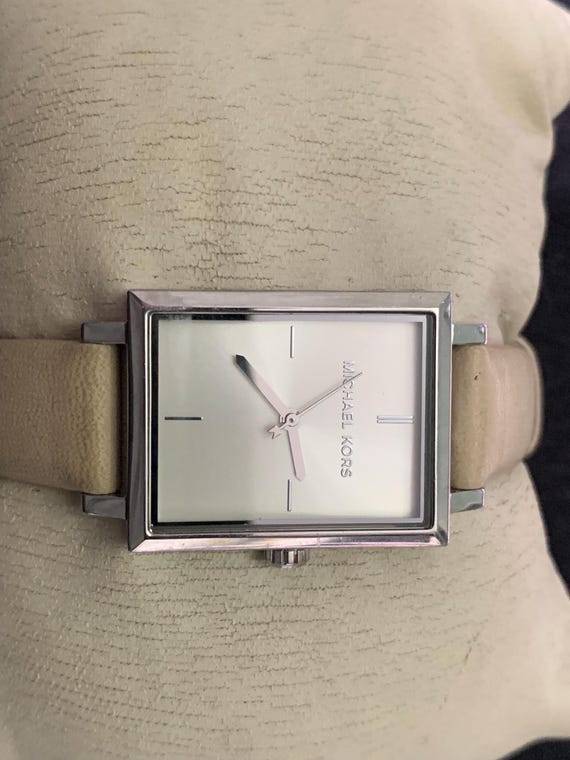 Michael Kors Ladies Tank Style Watch Silver Tone - Etsy Hong  display picture 2