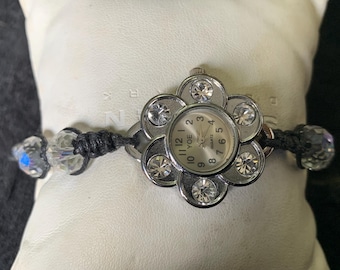 Reloj brazalete con gemas de imitación, tono plateado