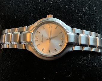 Vintage Fossil CZ Faux Diamonds Ladies White Tone Watch With  display picture 3