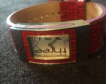 Reloj de señora Dolce and Gabbana con correa de cuero rojo