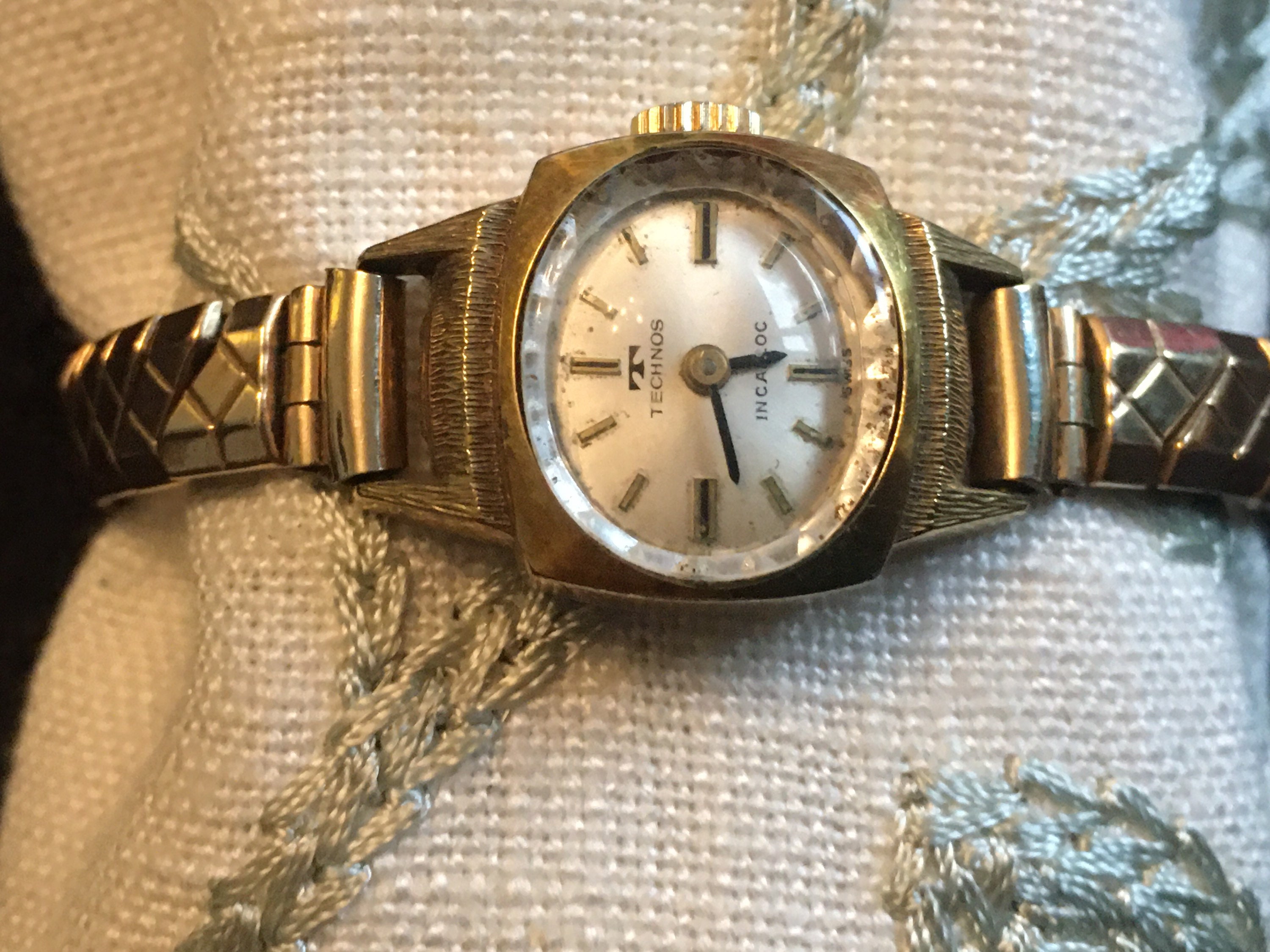Vintage technos ladies best sale watch