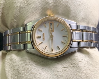 Vintage Seiko silver- och guldtonad kvartsklocka med vit urtavla