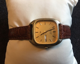 Vintage Rare Seiko SQ 2423-5100 Gold Tone Watch With With