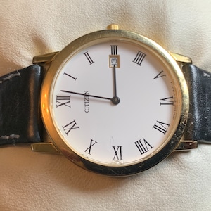 Montre à quartz Citizen vintage pour homme avec boîtier fin doré