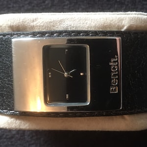 Vintage Bench Ladies tank style Montre à quartz