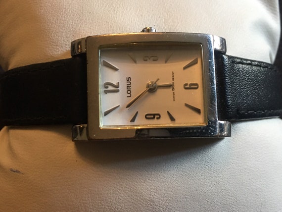 Lorus ladies online watch leather strap