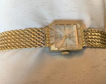 Vintage 1970s Timex Ladies Watch - Square Cushion Case, Mesh  display picture 3