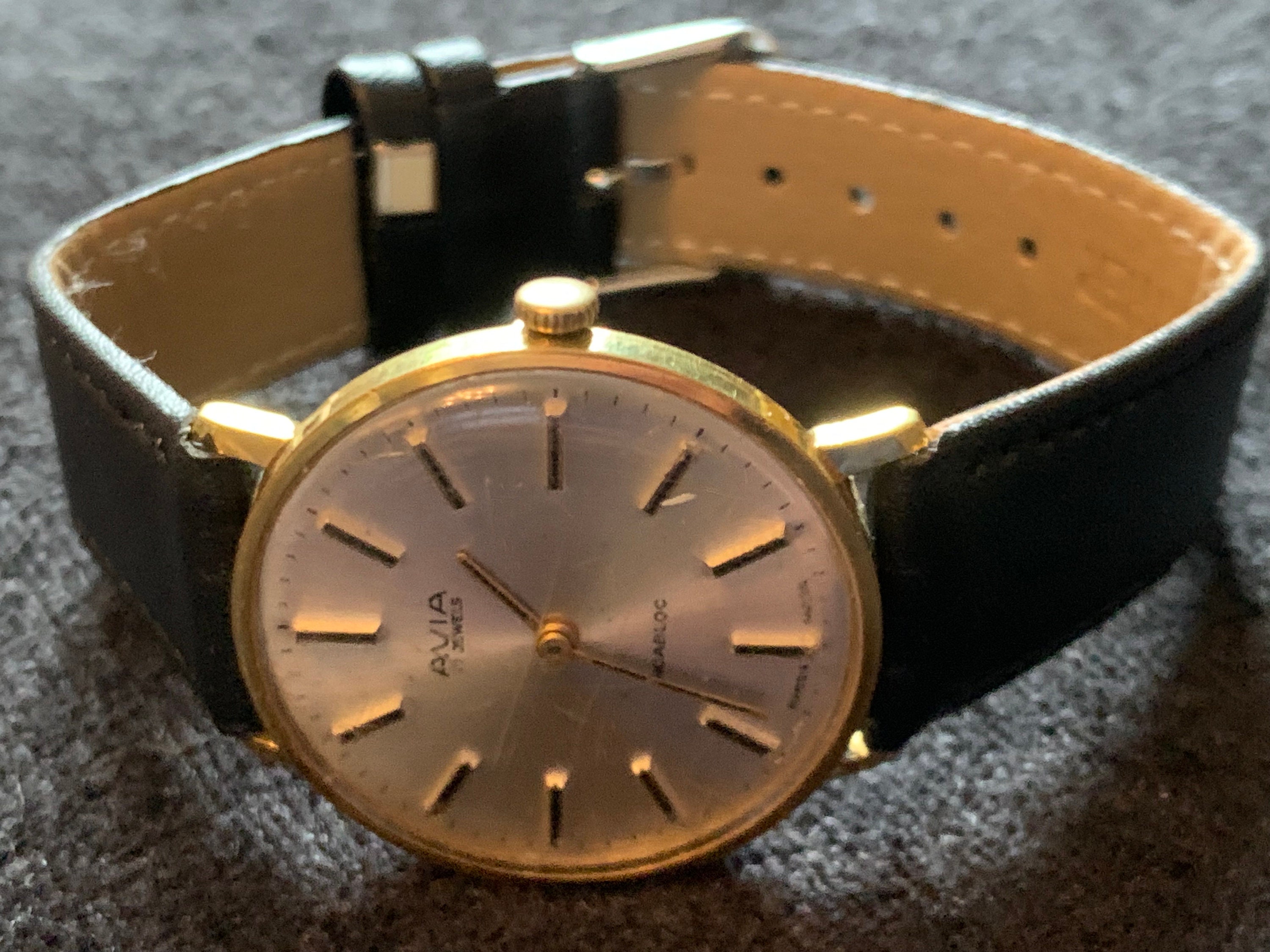 Montre Mécanique Vintage AVIA Femme - 17 Rubis, Cadran Crème, Dorée - Parfaite Pour Soirée