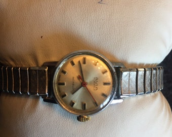 Vintage Avia Silver tone ladies watch