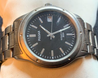 Orologio vintage da uomo Pulsar Seiko 50 m in titanio color argento