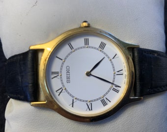 Vintage rare Seiko Quartz 7N00-8A90 thin  gold tone watch