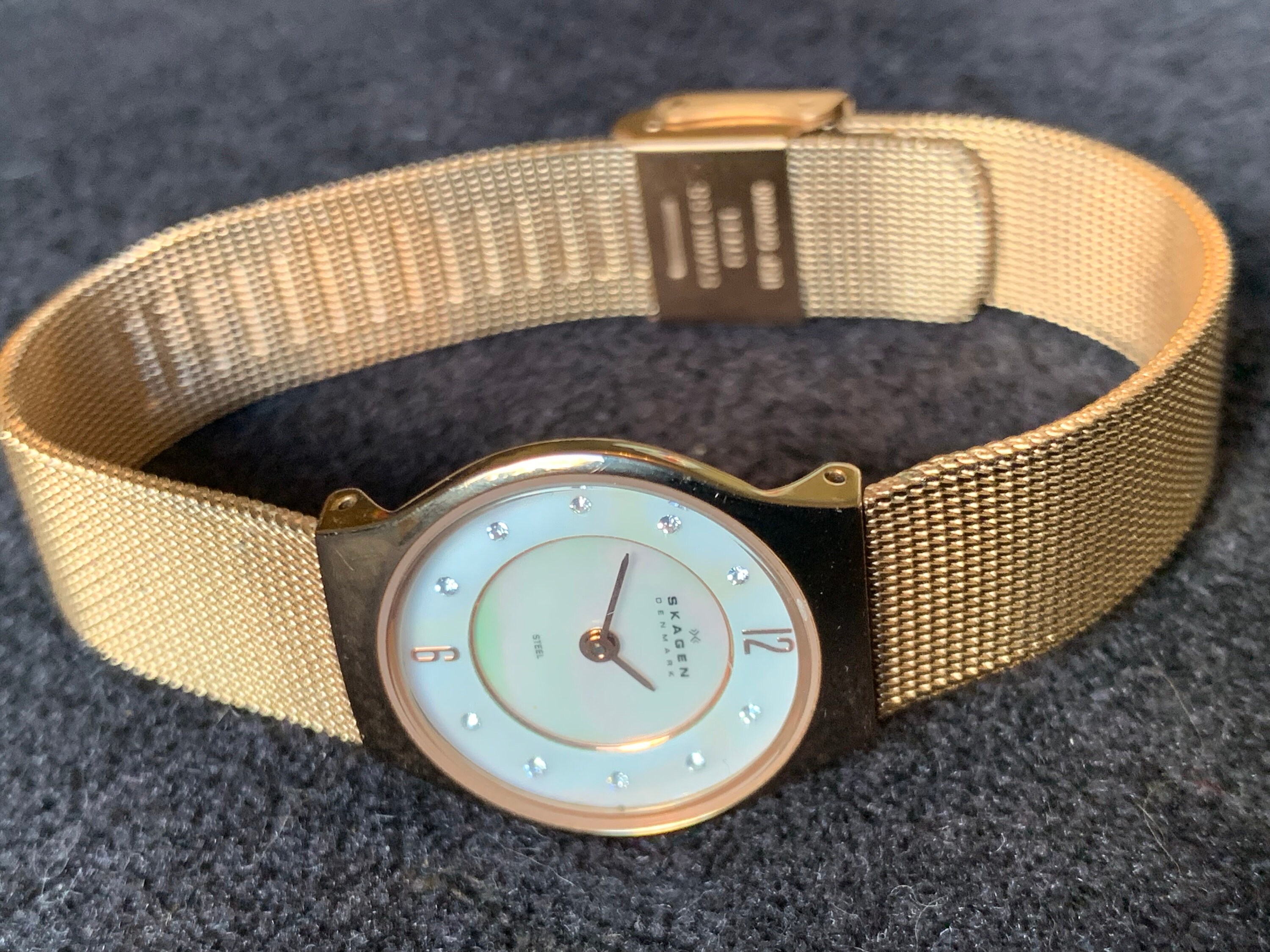 Skagen 107XSGG Womens Gold Stainless Steel Analog Dial Quartz Wrist Watch JNA194 Skagen 107SGG1 Gold Tone Stretch Mesh Band | Mercari main image 2